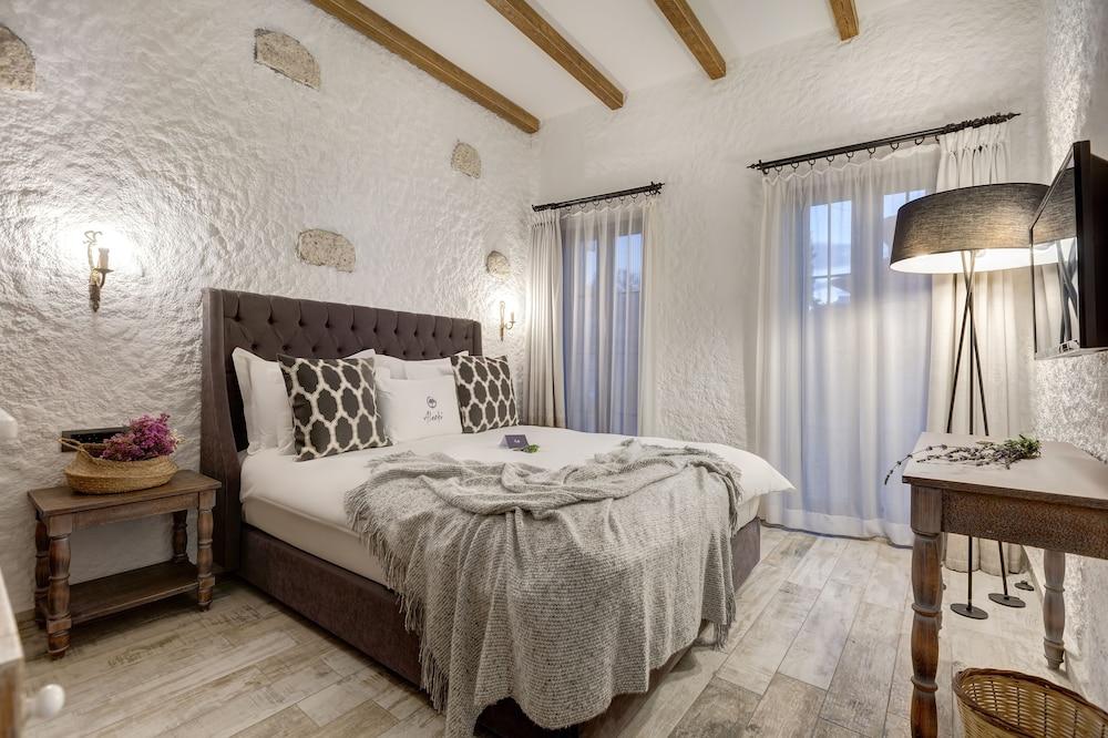 Alachi Hotel